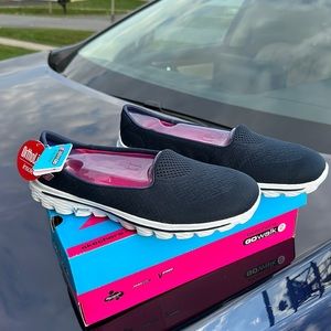 NWT sketchers GoWalk2 Axis Navy blue Pink size 11 comfort shoes flat loafers